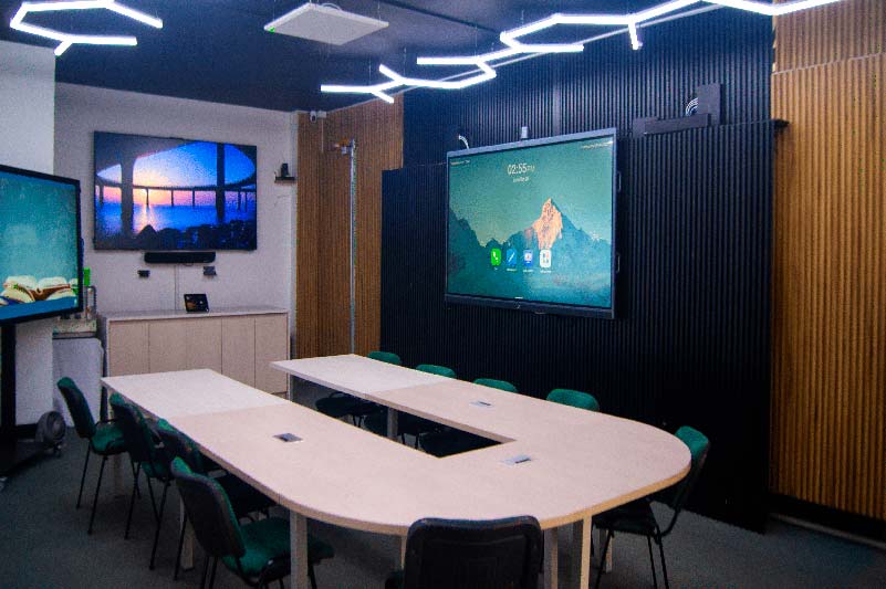 Sala mediana equipos de video conferencia pym